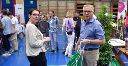 Tatjana Frischknecht (Schule Frick) und Patrick Uebelmann (GEREF, Schule trifft Wirtschaft/Stöckli Gartenbau) vom OK freuten sich über die zahlreichen Besucher/innen an der Berufsschau.