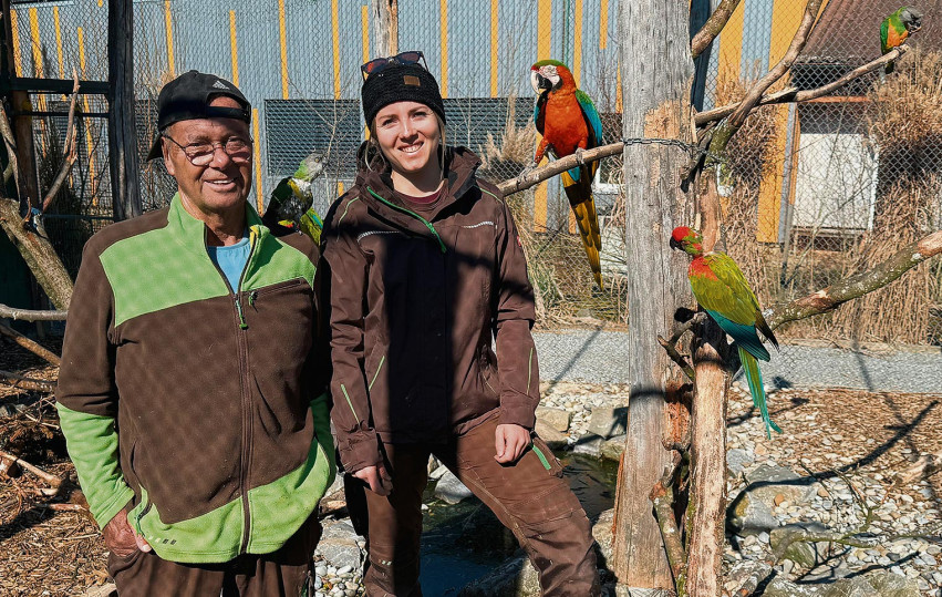 Rolf Lanz und Noemi Appert freuen sich auf die neue Saison im Vogelpark Ambigua.