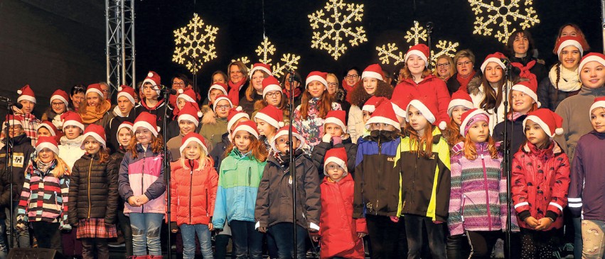 Mit grosser Freude dabei: Jugendchor Gipf-Oberfrick verbreitet Weihnachtsstimmung.